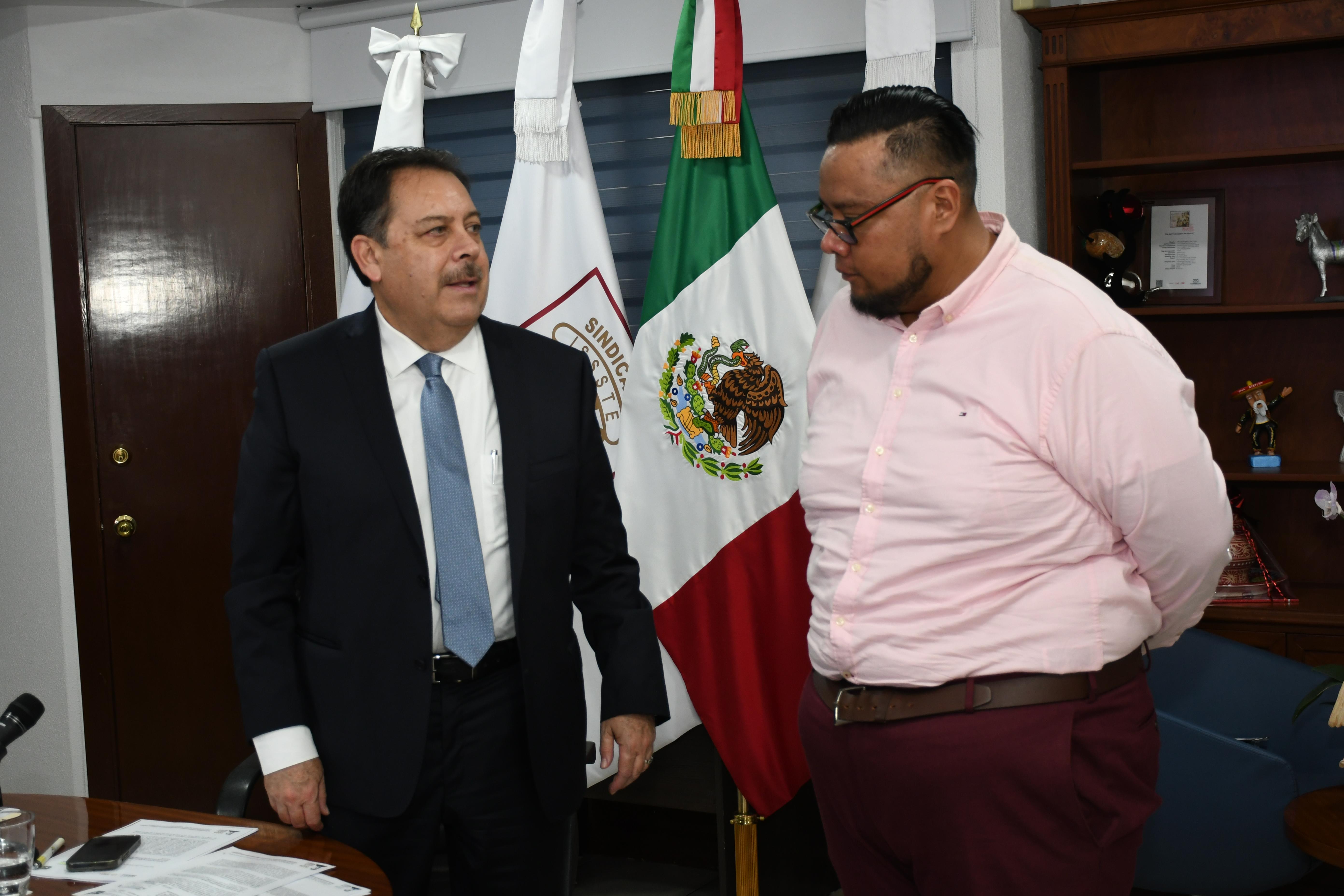 Reunión Lic. Mario Alberto Arellano Álvarez Secretario de Control de Gestión 